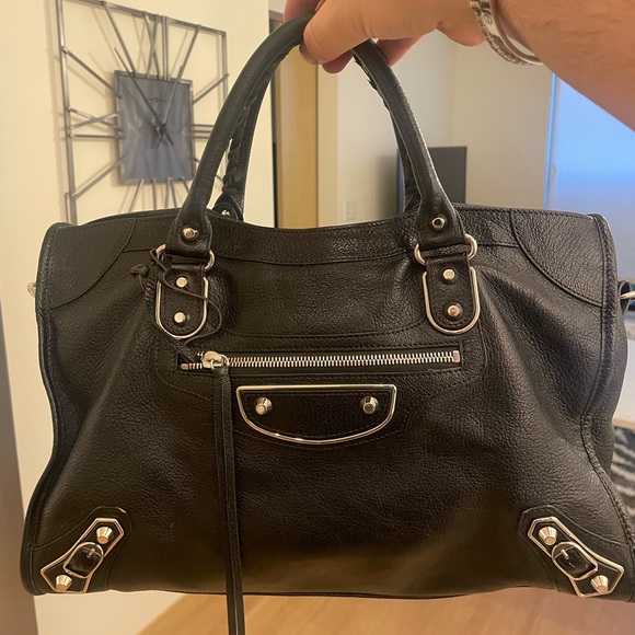 Balenciaga Handbags - Balenciaga metallic edge black city bag
